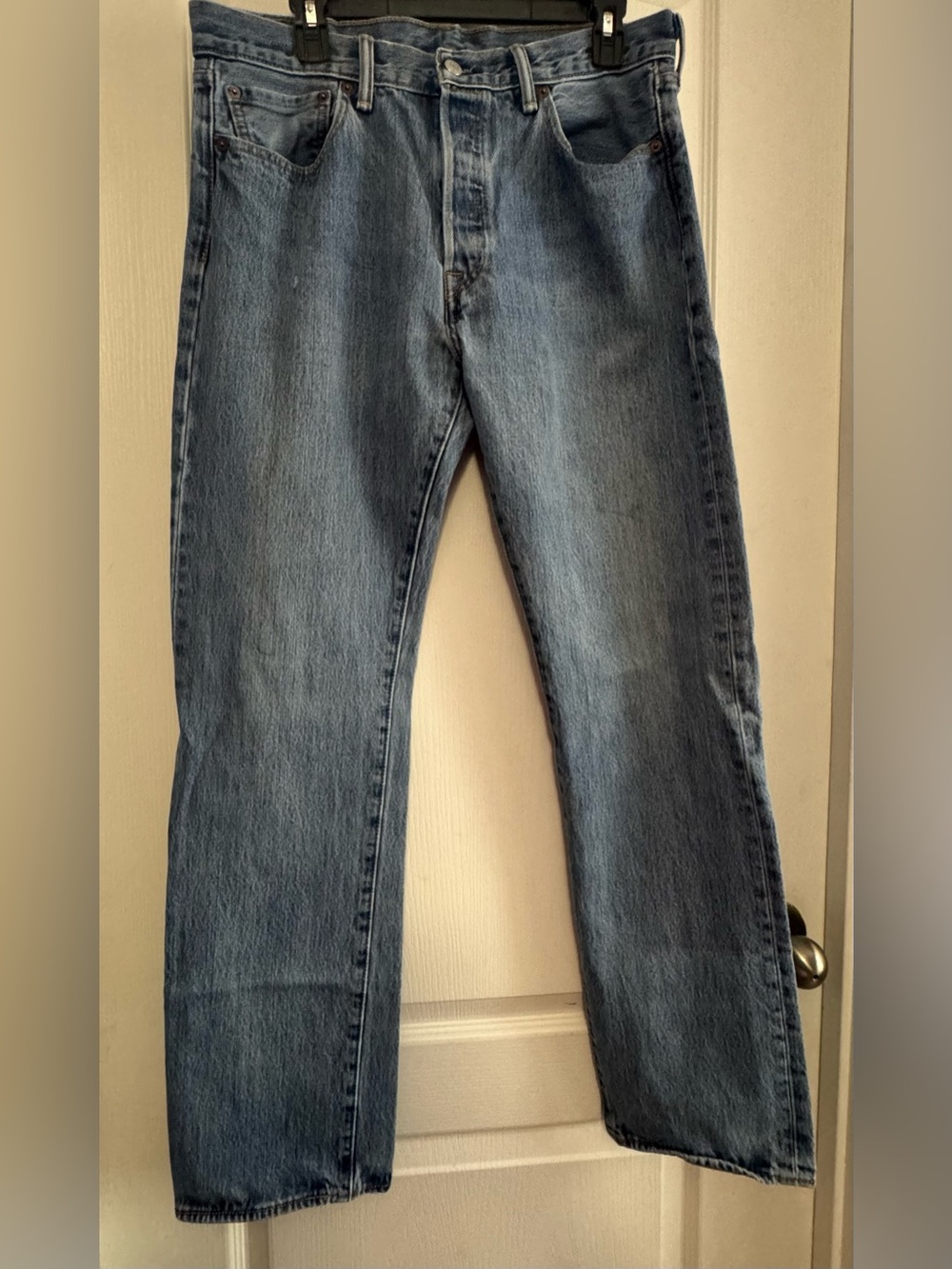 Levi's Men's Straight Jeans in Medium Blue Denim 501